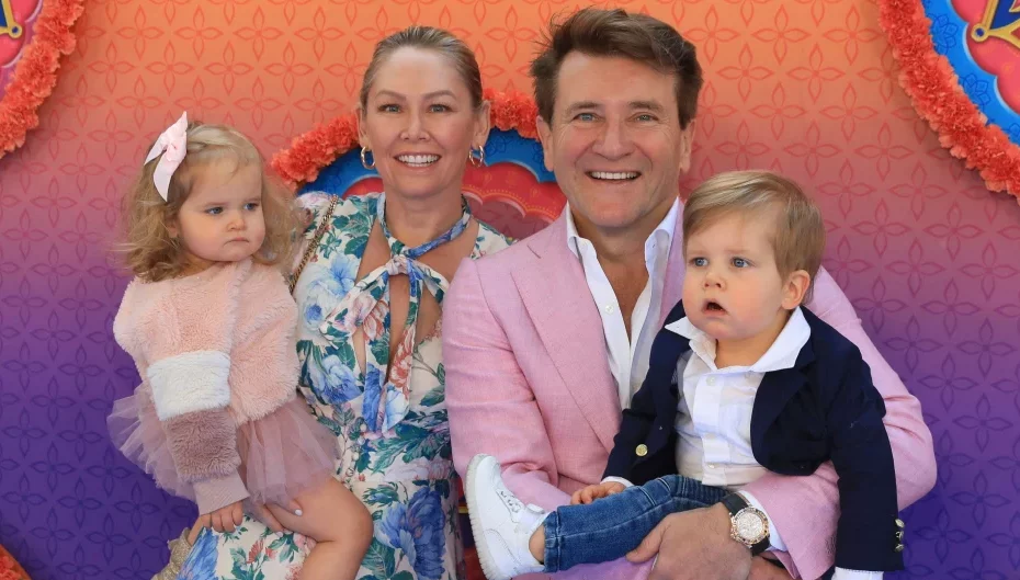 Image of Robert Herjavec with his wife Kym Johnson and kids